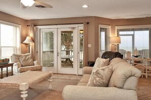 บ้านพัก, หลายเตียง (Sea Gem 2) | บริเวณนั่งเล่น