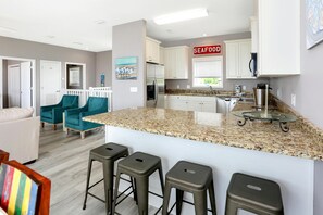 House, Multiple Beds (Pearly Shells) | Private kitchen