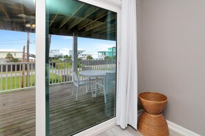 House, Multiple Beds (Pearly Shells) | Outdoor dining