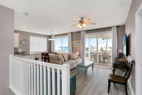 House, Multiple Beds (Pearly Shells) | Living area