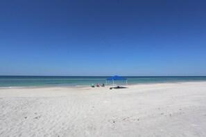 คอนโด, หลายเตียง (Paradise By The Gulf) | ชายหาด | ใกล้ชายหาด