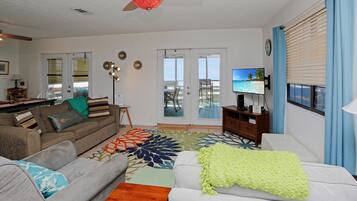 House, Multiple Beds (Pelican Bend) | Living area