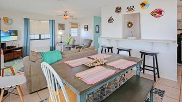 House, Multiple Beds (Pelican Bend) | Living area