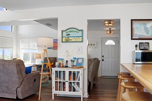 House, Multiple Beds (Pelican) | Living area