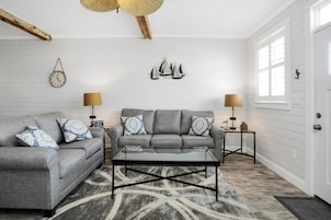 House, Multiple Beds (Set Sail at 5) | Living area