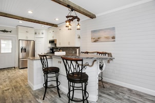 House, Multiple Beds (Set Sail at 5) | Private kitchen