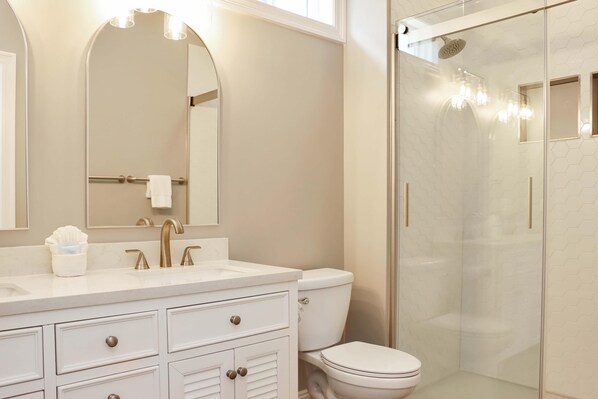 House, Multiple Beds (Searenity) | Bathroom | Towels