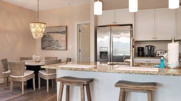 House, Multiple Beds (Searenity) | Private kitchen | Toaster