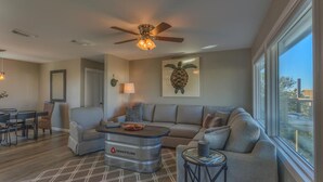 House, 3 Bedrooms | Living room
