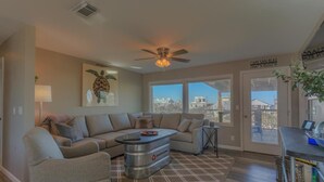 House, 3 Bedrooms | Living room
