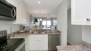 House, Multiple Beds (Sandcastle C) | Private kitchen | Cookware/dishes/utensils