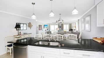 Townhome, 3 Bedrooms | Private kitchen