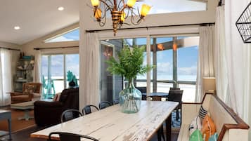 House, Multiple Beds (WindScape) | Interior