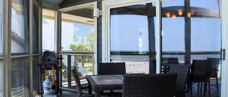 Casa, varias camas (WindScape) | Restaurante al aire libre