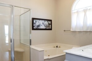 House, Multiple Beds (WindScape) | Bathroom | Towels