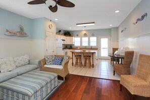 Nhà, nhiều giường (The Shore House) | Ngoại thất