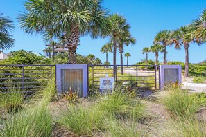 House, Multiple Beds (The House on the Blue Shore of Silenc) | Property grounds
