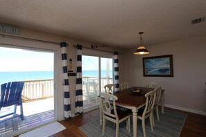 House, 4 Bedrooms | Living room