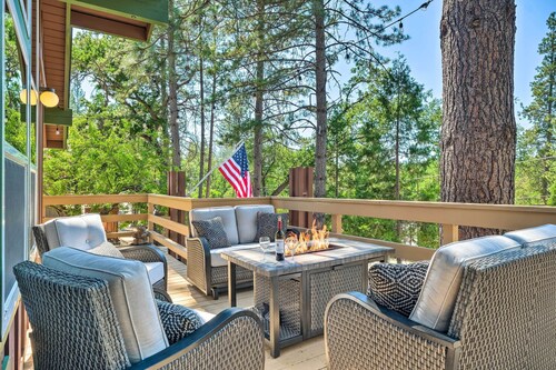 Cabin < Half-Mi from Pine Mountain Lake Marina!
