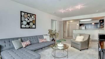 Apartment, 3 Bedrooms | Living area | 40-inch Smart TV with cable channels, TV