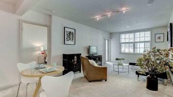 Apartment, 2 Bedrooms | Living area | 40-inch Smart TV with cable channels, TV