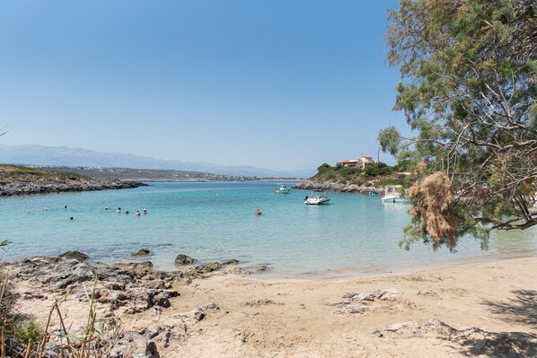 Una playa cerca, toallas de playa