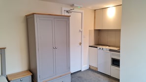Studio Confort, salle de bains privée | Cuisine partagée