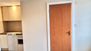 Studio Confort, salle de bains privée | Cuisine privée