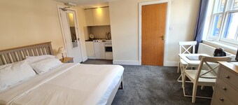 Grace Apartments - Living Rock