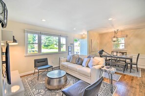 TV, books - Charming Hampton Home w/ Yard: 2 Mi to Beach! (Hampton)