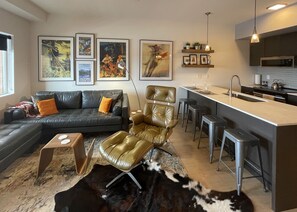 TV - Easy Access to all things Bozeman - with indoor parking! (Bozeman)