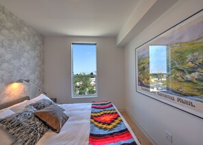 1 bedroom, free WiFi, bed sheets - Easy Access to all things Bozeman - with indoor parking! (Bozeman)