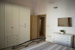 1 bedroom, iron/ironing board, travel cot, WiFi