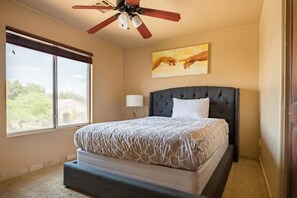 4 camere, una scrivania, ferro/asse da stiro, Wi-Fi gratuito