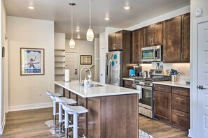 Fridge, microwave, stovetop, dishwasher - Walk to Lifts: Condo w/ Mtn Views in Keystone! (Keystone)