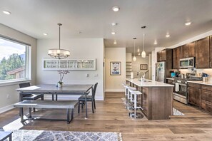 Fridge, microwave, stovetop, dishwasher - Walk to Lifts: Condo w/ Mtn Views in Keystone! (Keystone)