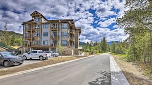 A multi-story building with a modern architectural design, featuring balconies and large windows. - Walk to Lifts: Condo w/ Mtn Views in Keystone! (Keystone)