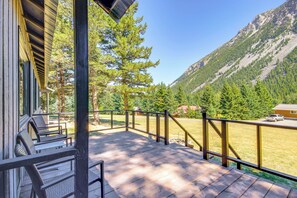 Terrace/patio - Contact Mountain Hideaway w/ Views & Porches! (McLeod)