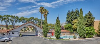 Super 8 by Wyndham San Jose Airport