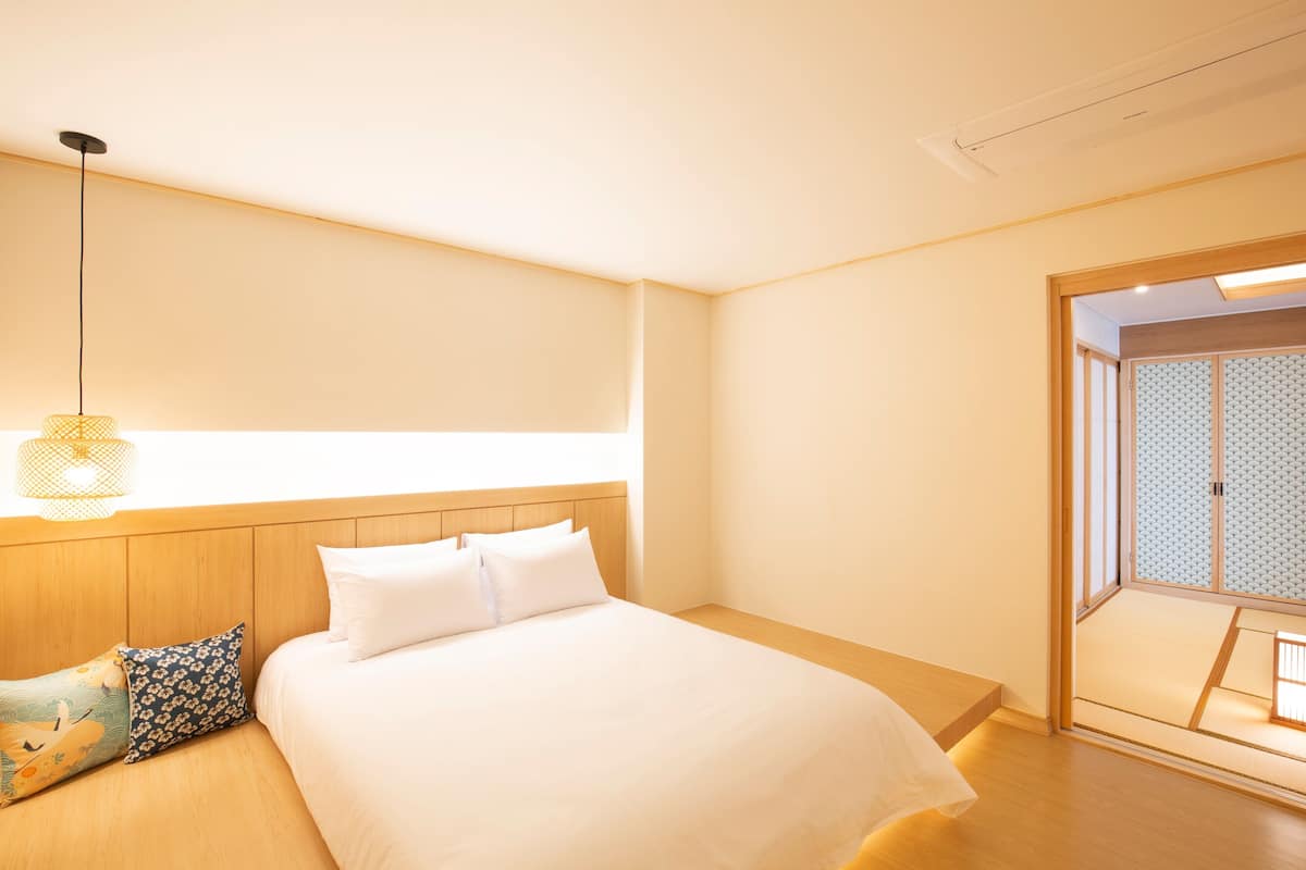 family double room | free wifi, bed sheets