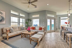 TV - ‘Villa Azul’ Home in Galveston w/ Ocean-View Deck! (Galveston)