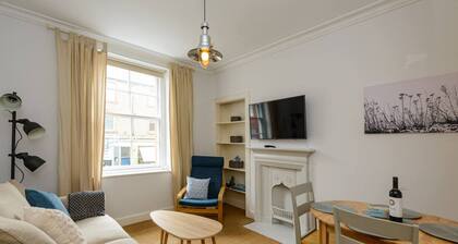 Pebbles Apartment - Heart of Town