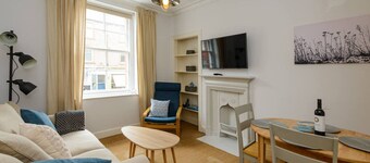Pebbles Apartment - Heart of Town