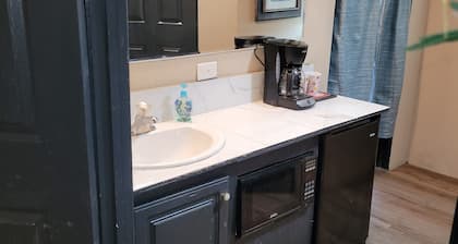 Charming 1 bed/1 bath offers peaceful surroundings and beautiful sunsets