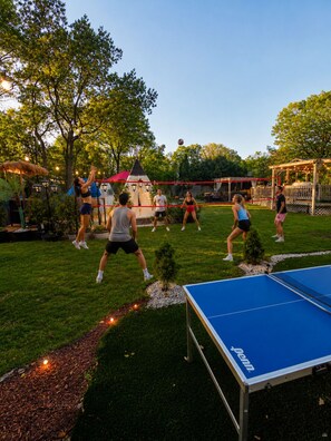 Property grounds - Spacious Family Retreat with Heated Pool, Hot Tub, Sauna, basketball & Golf. (Mastic)