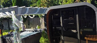 Spacious Family Retreat with Heated Pool, Hot Tub, Sauna, basketball & Golf.