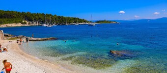 Villa Plagia: Luxury, Views, sunny terraces, sleeps 5