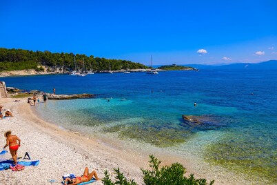 Villa Plagia: Luxury, Views, sunny terraces, sleeps 5