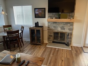 Dining - Mountain Top Adventure Condo (Gatlinburg)