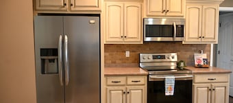 Hospitality House: 3 Br; 2 Br house; Edgewater cove; North Jackson, TN, Sleeps 6